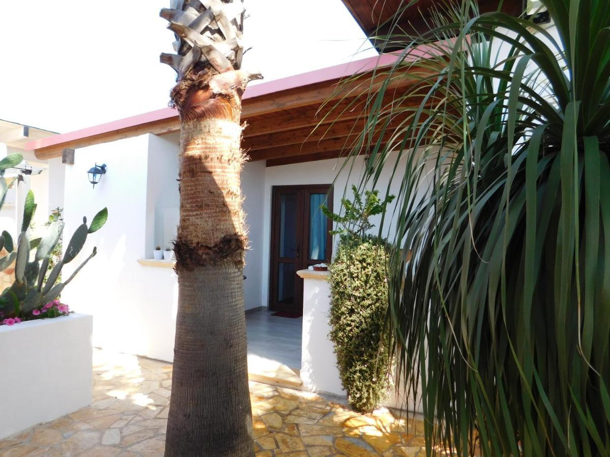 Villa Raggio Di Sole Parcheggio Privato Порто Чезарео Екстериор снимка