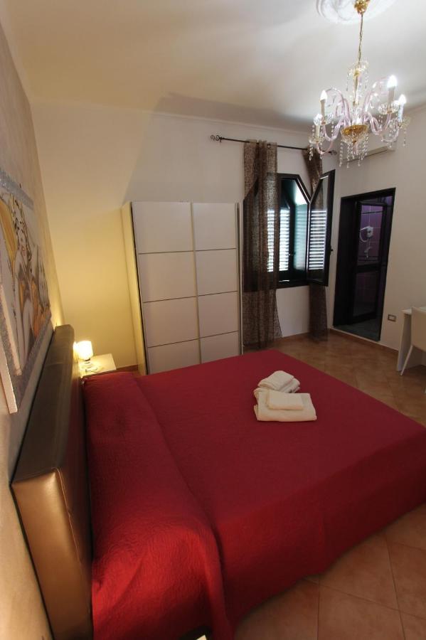 Villa Raggio Di Sole Parcheggio Privato Порто Чезарео Екстериор снимка