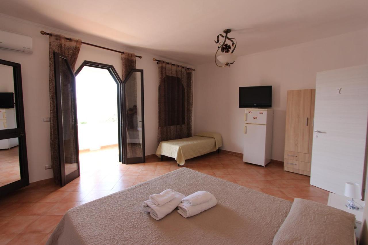 Villa Raggio Di Sole Parcheggio Privato Порто Чезарео Екстериор снимка