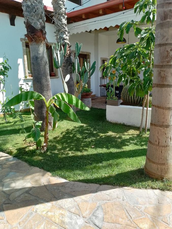 Villa Raggio Di Sole Parcheggio Privato Порто Чезарео Екстериор снимка