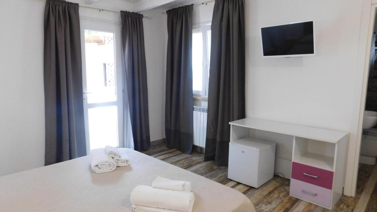 Villa Raggio Di Sole Parcheggio Privato Порто Чезарео Екстериор снимка