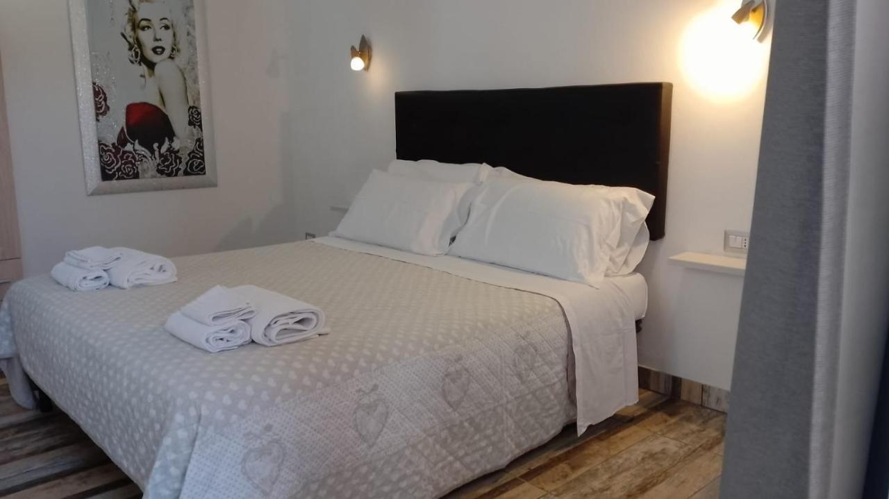 Villa Raggio Di Sole Parcheggio Privato Порто Чезарео Екстериор снимка