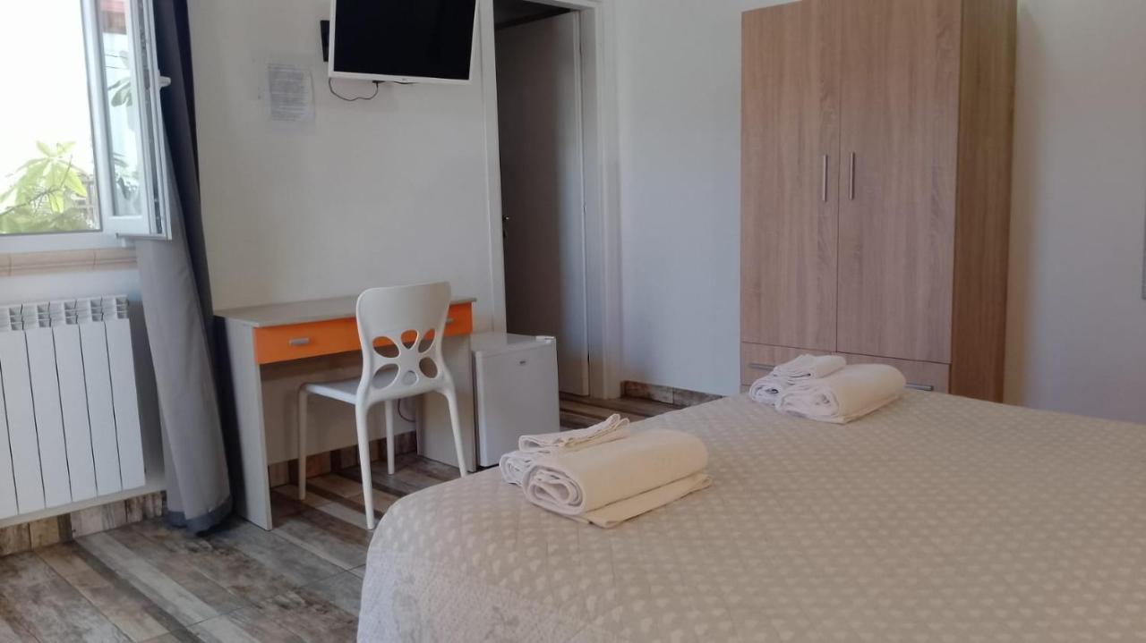 Villa Raggio Di Sole Parcheggio Privato Порто Чезарео Екстериор снимка