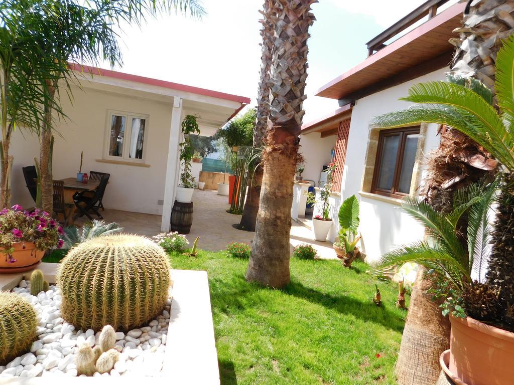 Villa Raggio Di Sole Parcheggio Privato Порто Чезарео Екстериор снимка