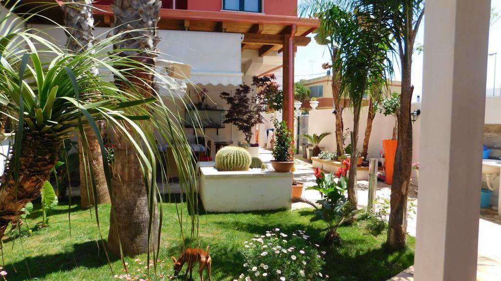 Villa Raggio Di Sole Parcheggio Privato Порто Чезарео Екстериор снимка