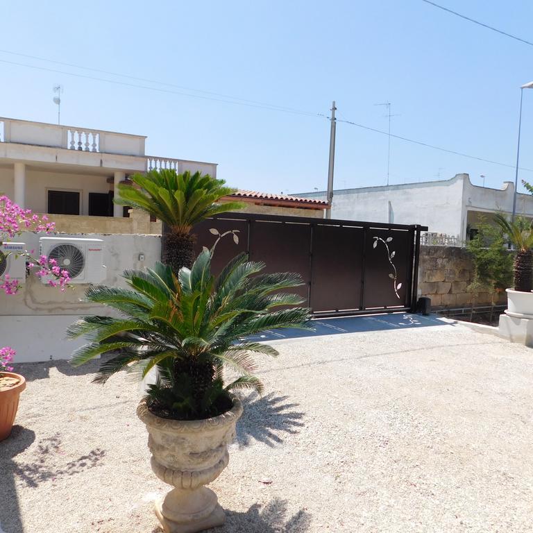 Villa Raggio Di Sole Parcheggio Privato Порто Чезарео Екстериор снимка
