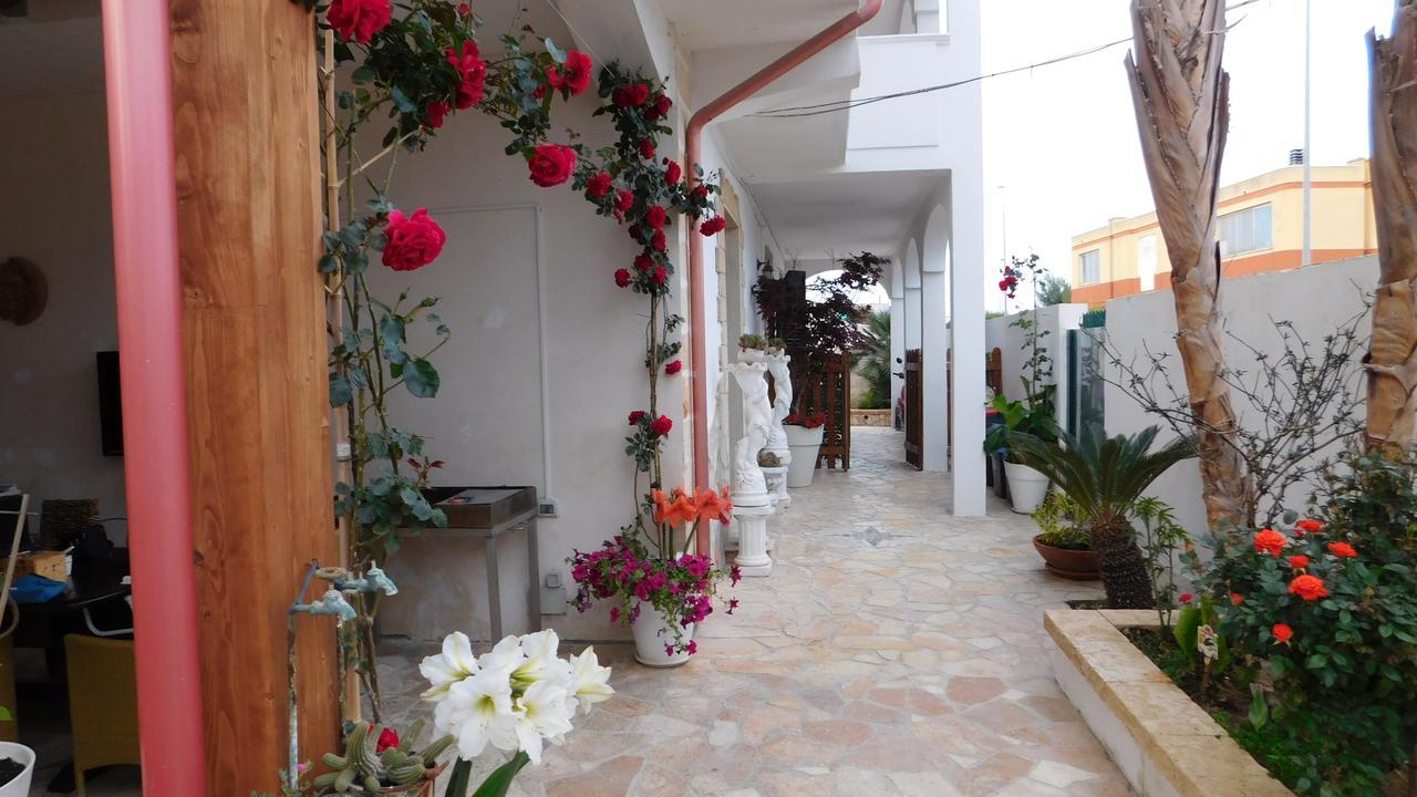 Villa Raggio Di Sole Parcheggio Privato Порто Чезарео Екстериор снимка