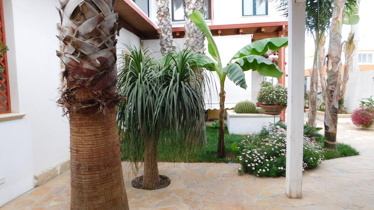 Villa Raggio Di Sole Parcheggio Privato Порто Чезарео Екстериор снимка