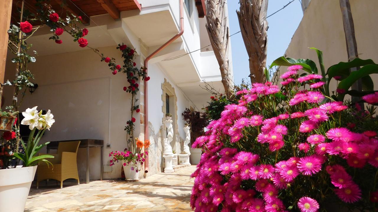 Villa Raggio Di Sole Parcheggio Privato Порто Чезарео Екстериор снимка