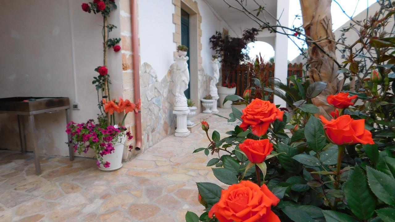 Villa Raggio Di Sole Parcheggio Privato Порто Чезарео Екстериор снимка