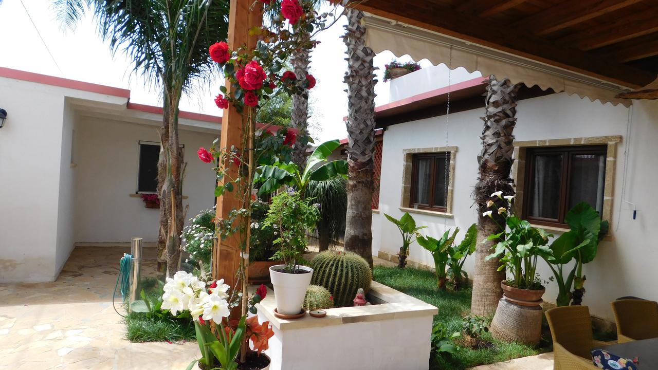 Villa Raggio Di Sole Parcheggio Privato Порто Чезарео Екстериор снимка